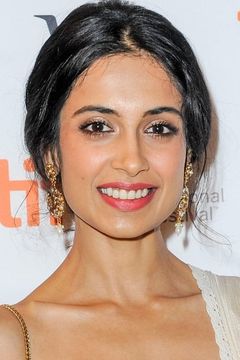 Sarah-Jane Dias interpreta Sameera