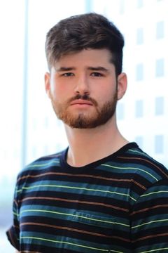 Kieran Tuomey interpreta Student