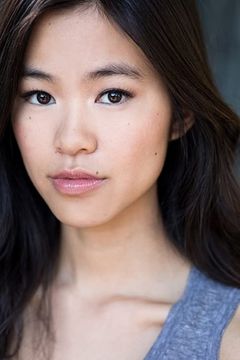 Tiffany Espensen interpreta Joy's Sister
