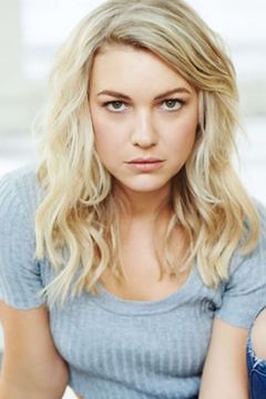 Saskia Hampele interpreta Angie