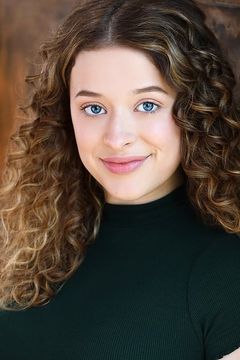 Addison Holley interpreta Amaya / Owelette (voice)