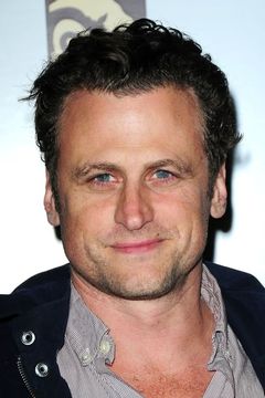 David Moscow interpreta Young Josh