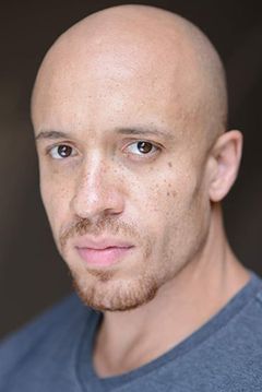 KeiLyn Durrel Jones interpreta Bill Bray