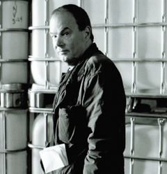 John Harrison interpreta Tom