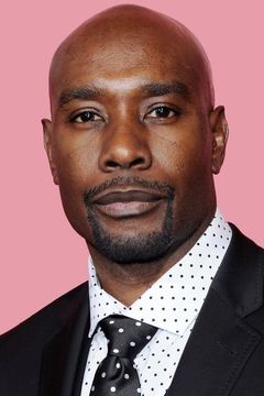 Morris Chestnut interpreta Barrett Cain
