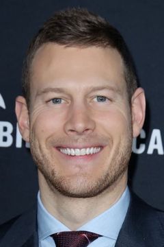 Tom Hopper interpreta Sir Percival