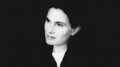 Janet Patterson interpreta Prison Officer #2