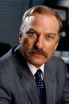 Ted Levine interpreta Leland Stottlemeyer
