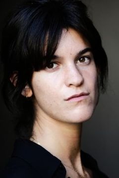 Suzanne Lindon interpreta Adèle Meunier born Vermillard