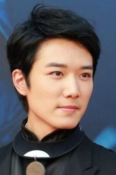 Baby John Choi interpreta Periodista