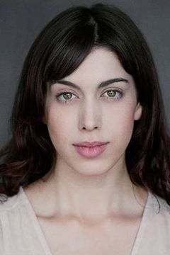 Maeve Bluebell Wells interpreta Female Sixer #1