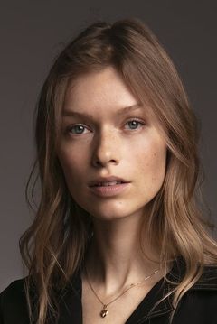 Kajsa Mohammar interpreta Eva Rueber-Staier