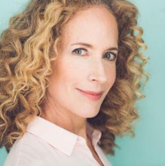 Margot Steinberg interpreta Mabel 'Rosie' Rose