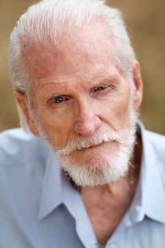 Lory Tom Thompson Sr. interpreta Disabled Vet