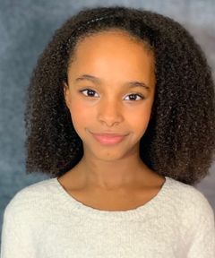 Bianca Lawrence interpreta Lily