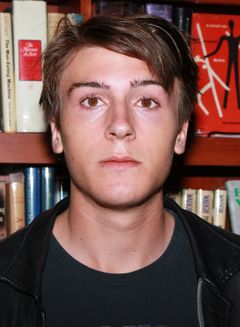 Indio Falconer Downey interpreta Harry Age 9