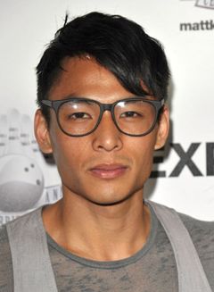 Gregory Woo interpreta Sun-Lok