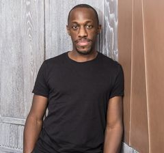 Giles Terera interpreta Waiter