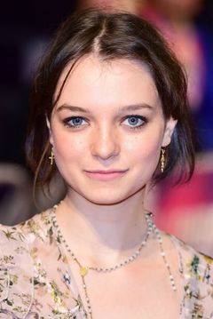 Esme Creed-Miles interpreta Marianne Dashwood