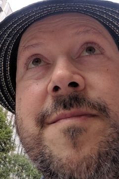Andrew J. Lederer interpreta Sidney