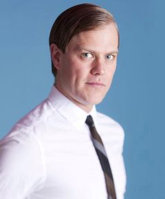 Shane Mackinnon interpreta Featured City Hall Undead #3
