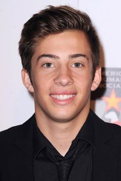 Jimmy Bennett interpreta Young James T. Kirk