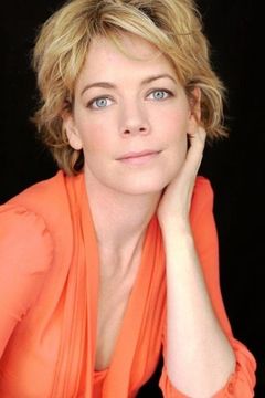 Rebecca McFarland interpreta Theater Girl #2