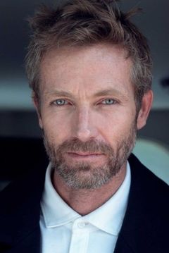 Martijn Kuiper interpreta Nico