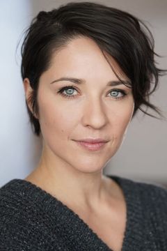 Mariana Novak interpreta Female Traveler