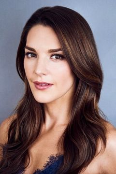 Kelli Barrett interpreta Miami Brunette