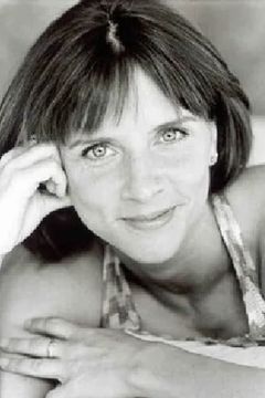 Jennifer Morehouse interpreta Cashier