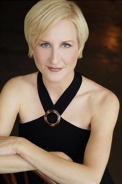 Amy Landis interpreta Mrs. Ostrow