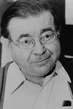 Marvin Kaplan interpreta English Student