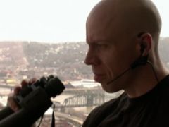 Steve Cirbus interpreta FBI Agent