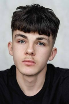 Kaine Davis interpreta Ryan Kowalska