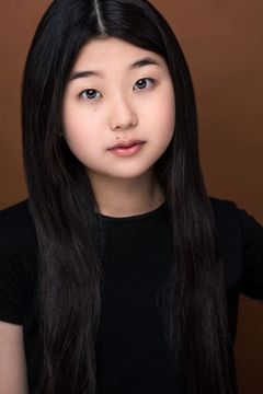 Kylie Kuioka interpreta Emiko (voice)