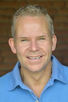 Ty Hurley interpreta High Court Judge