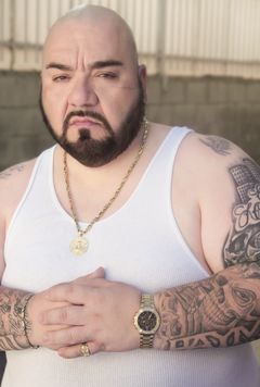 Steve Troublesome Castillo interpreta Eazy-E Fan (uncredited)