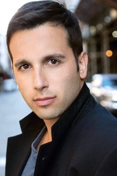 Steven A. Miller interpreta Charles