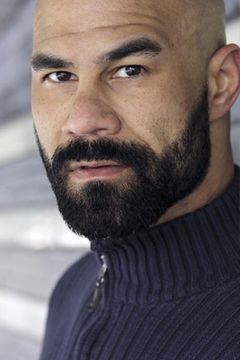 Jonathan West interpreta Bunker Soldier