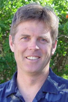 Gregg Smrz interpreta Biff