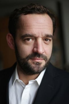Stéphane Godin interpreta Cop