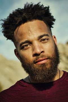 John Clarence Stewart interpreta Dr. Anthony Thorne