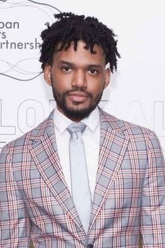 Devin Mojica interpreta Cool Hat Guy