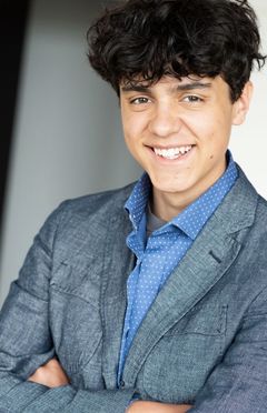 Keenan Lehmann interpreta Adam