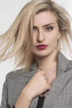 Zina Blahusova interpreta Girl