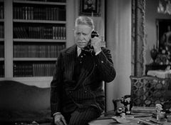 Edmund Mortimer interpreta Dinner Guest (uncredited)