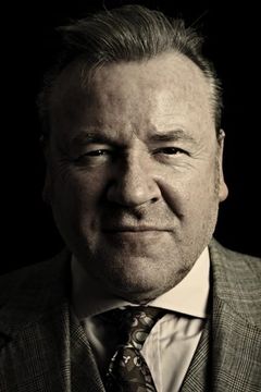 Ray Winstone interpreta Bad Bill (voice)