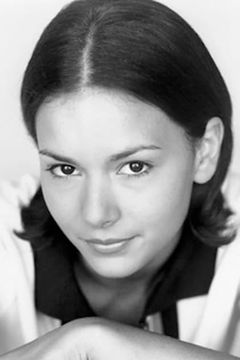Erin J. Dean interpreta Mona