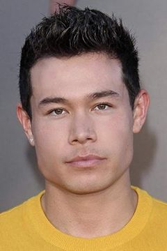 Colton Tran interpreta Mike Lamb